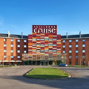 Hotel Cruise, Lucino